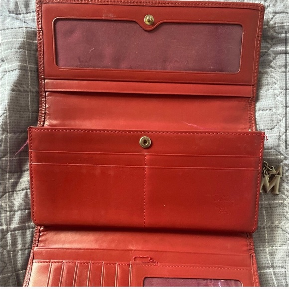 Classic red MCM wallet - Picture 2 of 4